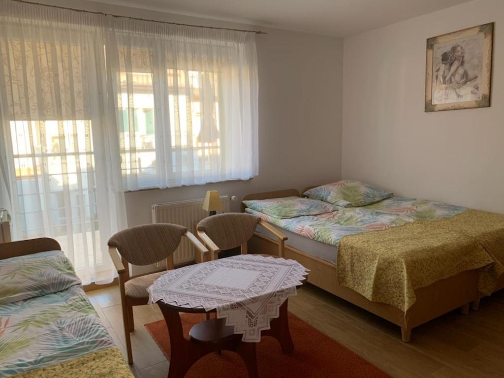 Pokoje Goscinne Matros Устроне Морске Екстериор снимка