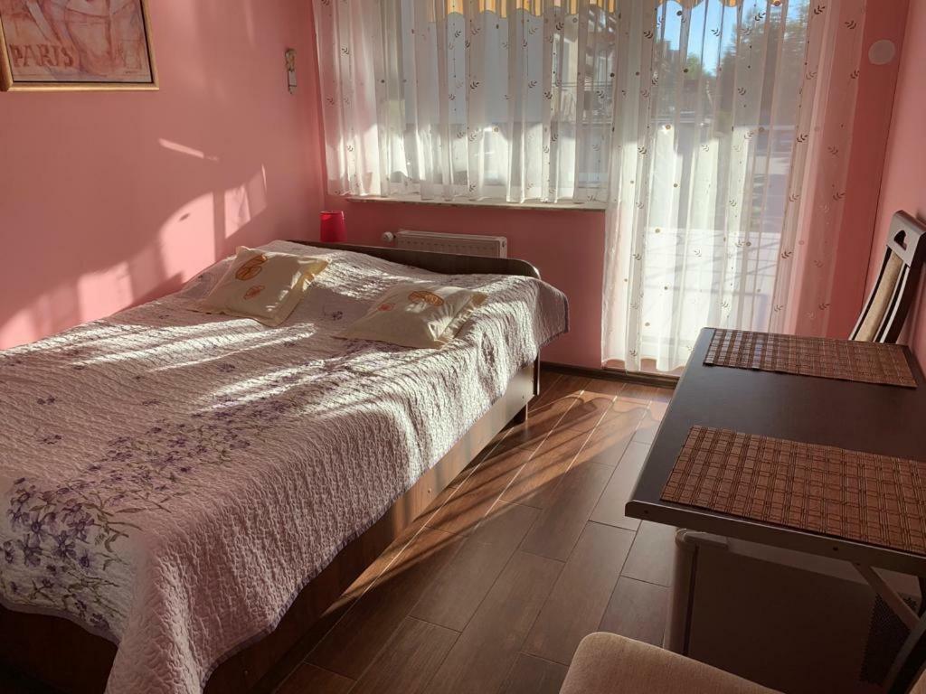 Pokoje Goscinne Matros Устроне Морске Екстериор снимка